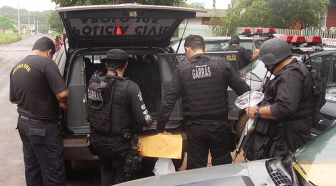 Ação ainda apreendeu armas e drogas - Crédito: Divulgação/Polícia Civil