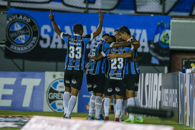 Grêmio bate Ceará e encosta no G-6 - Crédito: LUCAS UEBEL/GREMIO FBPA