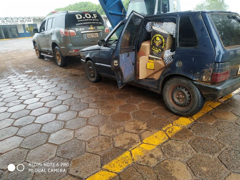 Veículo é apreendido carregado com caixas de essência para narguilé contrabandeadas do Paraguai - Crédito: Divulgação/DOF
