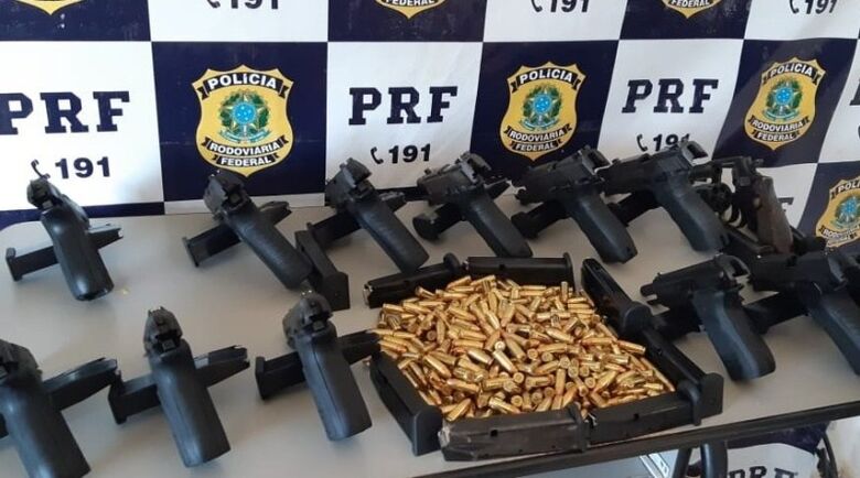 PRF apreende 13 armas de fogo, 23 carregadores e 360 munições - Crédito: Divulgação