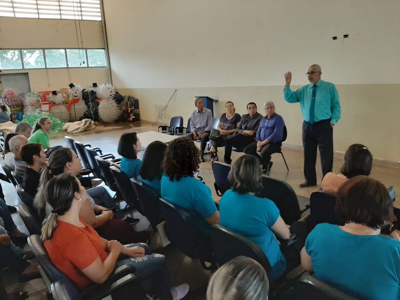 Reunião entre pais, secretário Upiran e coordenadoria regional de educação - Crédito: Flávio Verão