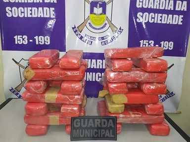 Guarda Municipal apreende adolescentes com malas carregadas de maconha - Crédito: Divulgação/GMD