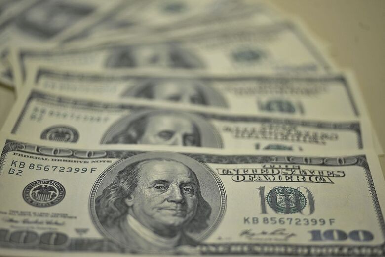 Dólar cai para R$ 4,129 e fecha no menor nível em um mês - Crédito: Marcello Casal