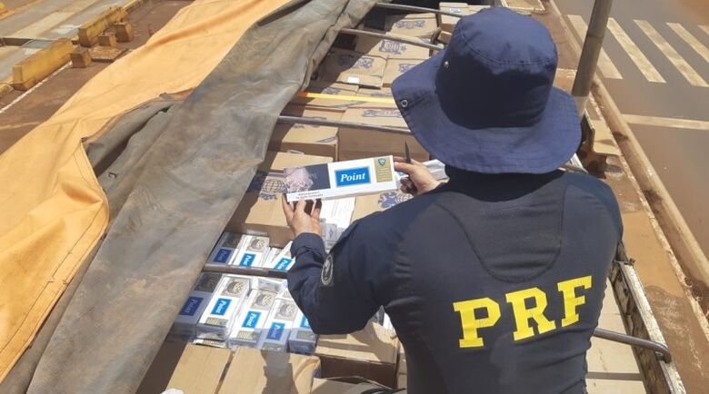 PRF apreende 250 mil maços de cigarro contrabandeados em Rio Brilhante - Crédito: Divulgação/PRF