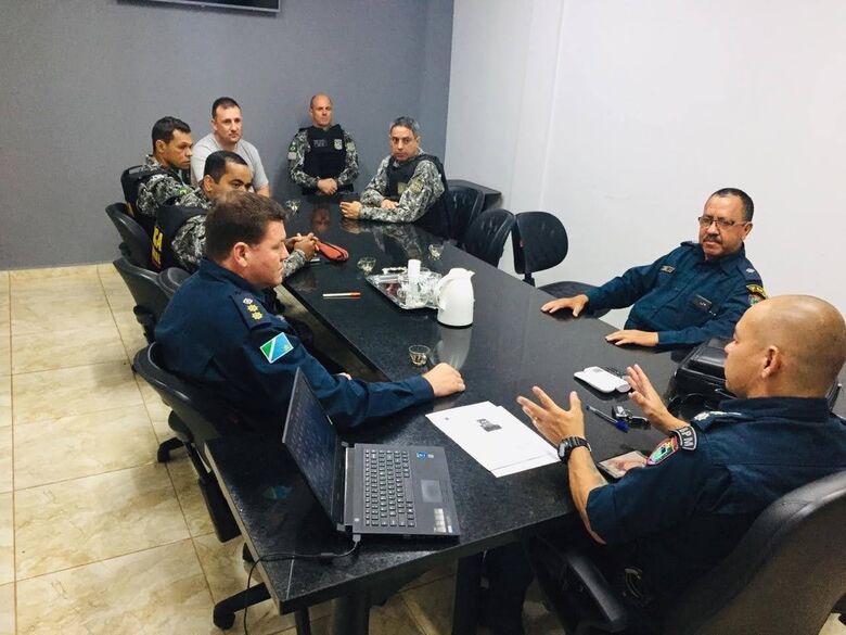 Comando da missão das Forças Armadas com o Comandante da Polícia Militar de Dourados, Tenente-Coronel Carlos Silva - Crédito: Divulgação
