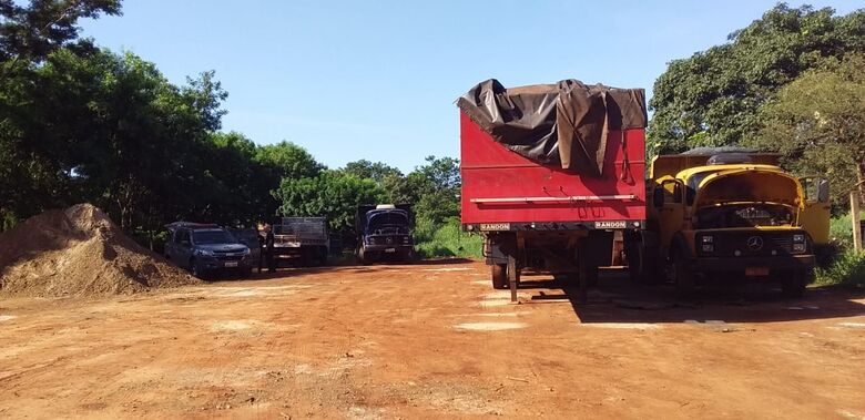 Caminhões localizados foram inspecionados por equipe do DOF - Crédito: Cido Costa/Dourados Agora