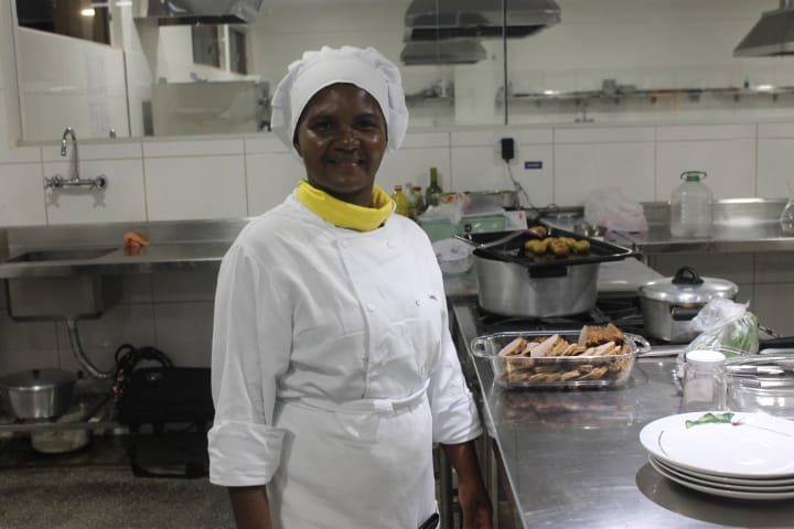 Doméstica forma a filha em pedagogia e está prestes a se tornar chef  gourmet - 