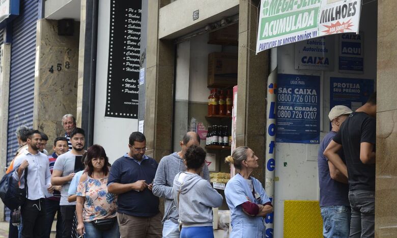 AGU: fechamento de lotéricas limita pagamento de benefícios sociais - Crédito: Rovena Rosa/Agência Brasil