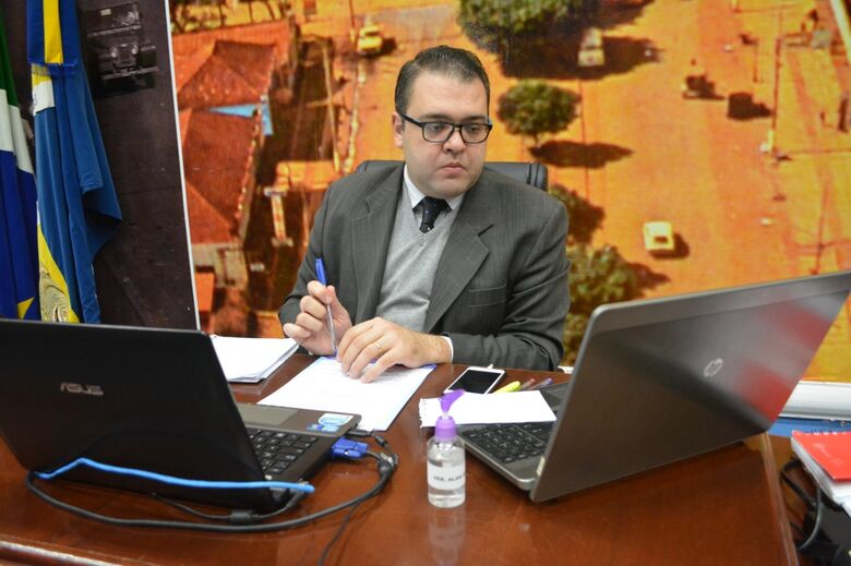 Vereador Alan Guedes durante sessão ordinária remota nesta segunda, 25 - Crédito: Assessoria