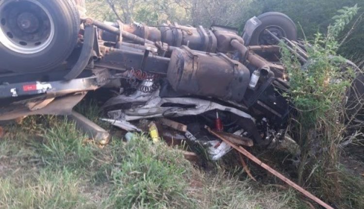 Família de Mato Grosso do Sul morre após carreta cair em barranco no Paraná - Crédito: Divulgação