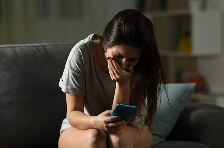 Segundo pesquisa do Unicef, no Brasil 37% das crianças e adolescentes afirmam já terem sido vítimas de bullying em ambiente virtual - Crédito: Getty Images/iStockphoto