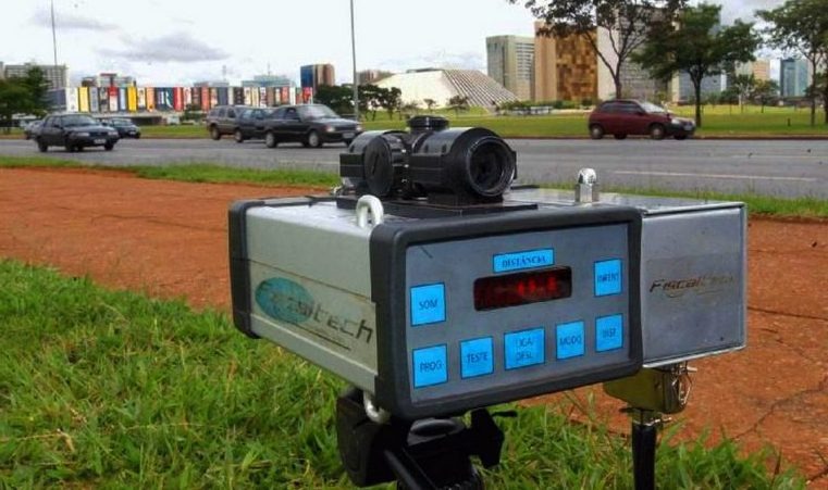 Projeto proíbe multa por radar móvel em velocidade abaixo de 120Km/h - Crédito: Agência Câmara de Notícias