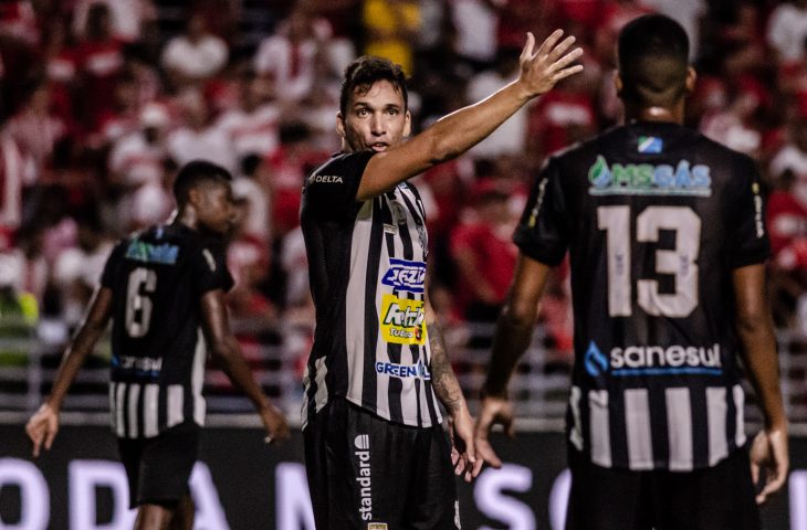 Com líder em campo, Brasileirão tem quatro jogos hoje - Dourados News