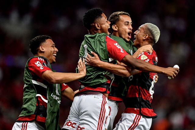 Benfica deve voltar a tentar tirar lateral Wesley do Flamengo