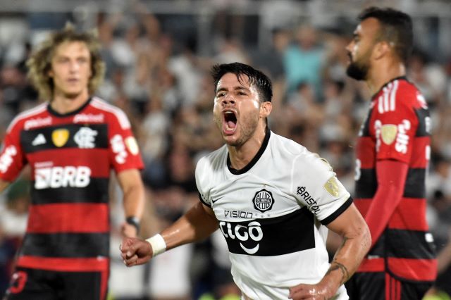 Com gol de Bruno Henrique, Flamengo vence Olimpia no jogo de