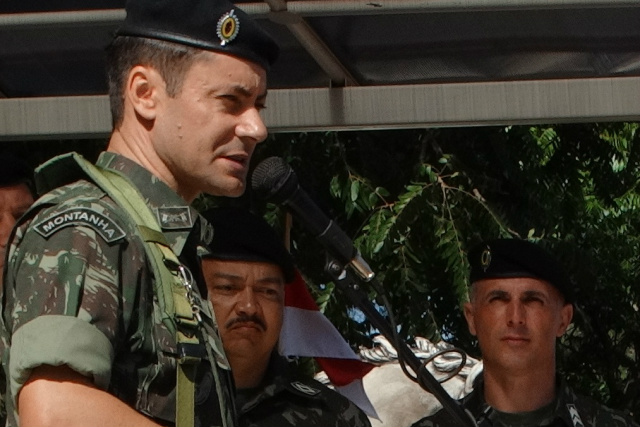 Exército fecha fronteira entre Brasil e Paraguai - O Progresso
