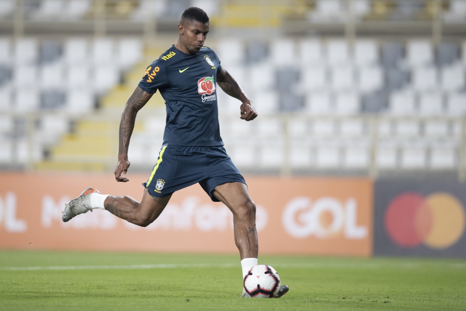 Conheça Wesley Moraes, atacante do Aston Villa convocado por Tite